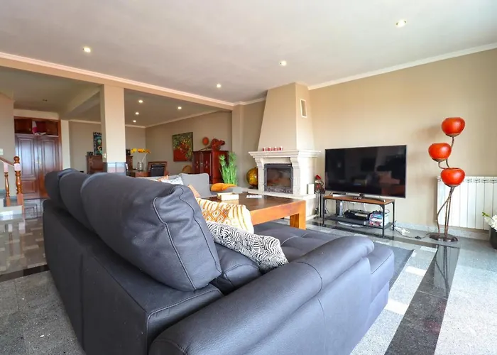 Lucia Vila Praia de Âncora