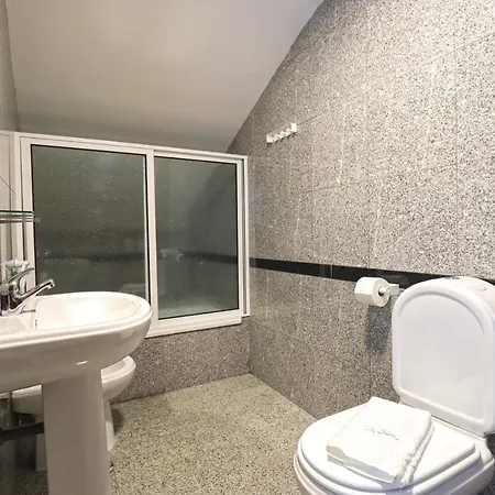 Lucia Vila Praia de Âncora