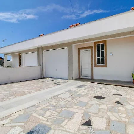 Lucia Holiday home Vila Praia de Ancora