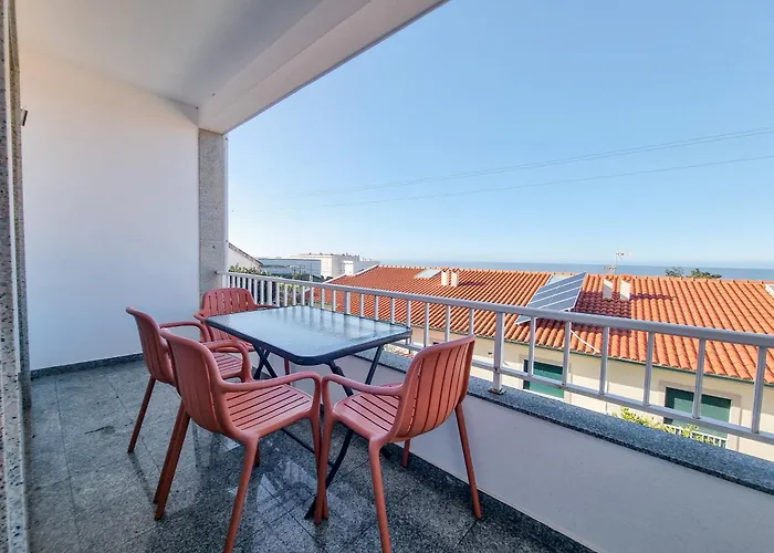 Lucia Vila Praia de Âncora