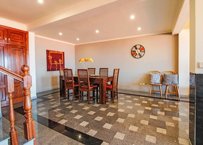 Lucia * ヴィラ・プライア・デ・アンコラ